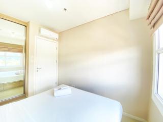 Cozy and Clean 1BR Apartment at Parahyangan Residence By Travelio - 4