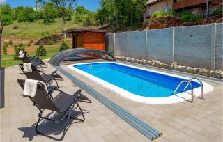 Cozy Home In Perusic With Jacuzzi - 4