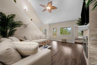 Woodlands Area Lake View Retreat - Conroe - 2