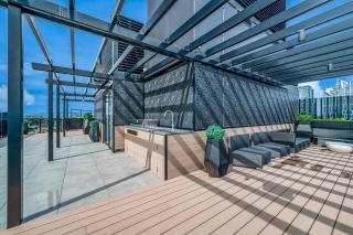 StayAU Spacious 2BR Stunning Sunset Views - 4