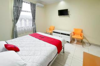 RedDoorz near Grage Mall Cirebon - Cirebon - 3