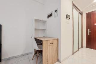 Homey and Simply Look Studio Sky House Alam Sutera Apartment By Travelio - Tangerang - 8