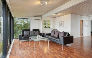 Four-Bedroom Holiday Home In Stroby - Strøby - 6