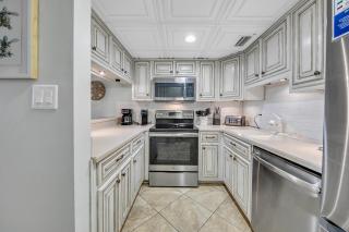 Sugar Beach Condo B-14 by Emerald Coast Retreats - Panama City Beach - 9