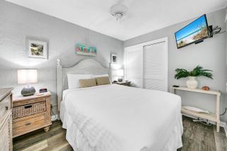 Sugar Beach Condo B-14 by Emerald Coast Retreats - Panama City Beach - 3