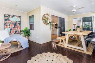 Palm Breeze Hideaway 3 BR - 1 Min to Shops - Agnes Water - 8