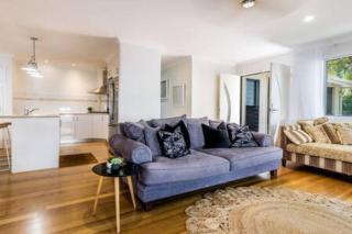 Palm Breeze Hideaway 3 BR - 1 Min to Shops - Agnes Water - 6