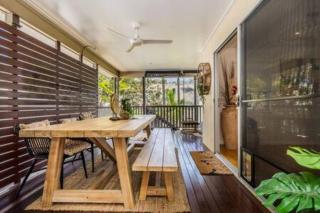 Palm Breeze Hideaway 3 BR - 1 Min to Shops - Agnes Water - 5