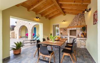 Gorgeous Home In Dobrinj - Dobrinj - 9