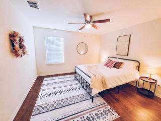 Luxury San Antonio Home - Total 5 beds with 2 King Beds, Near SeaWorld, Six Flags and Attractions - San Antonio - 7