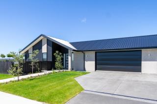 Elegant 4BR Retreat with Garage, Family friendly - Lincoln - 3