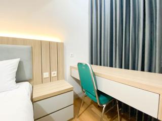 Comfort and Cozy Stay 1BR at The Alton Apartment By Travelio - 5