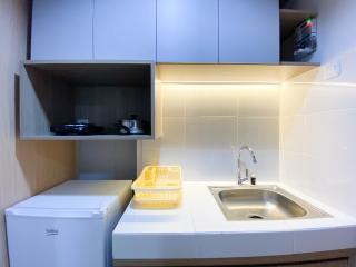Comfort and Cozy Stay 1BR at The Alton Apartment By Travelio - Semarang - 3
