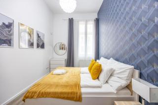 Charming City Center Suite w' 2 BEDRMS in The Gozsdu Garden - Budapest - 9