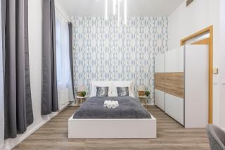 Charming City Center Suite w' 2 BEDRMS in The Gozsdu Garden - Budapest - 7