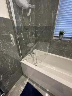 Spacious 2 bedroom apartment - Liverpool - 3