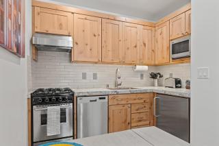 Bearfoot Bungalow - Tahoe Vista - 9