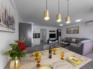 Kastel Stari Sunny Downtown Apartment with Terrace - 2