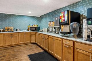 Days Inn by Wyndham Dubuque - Dubuque - 1
