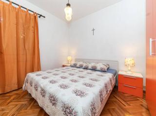 Holiday Home by the Sea with Terrace & Ocean Views on Čiovo - Trogir - 6