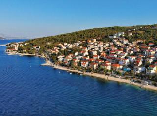 Beachfront Mastrinka Apartments with Sea View - Trogir - 9