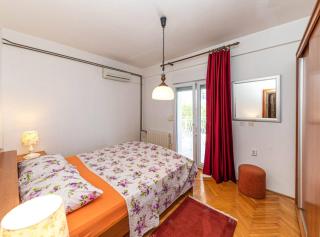 Holiday Home by the Sea with Terrace & Ocean Views on Čiovo - Trogir - 4