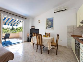 Bright and Spacious Apartment with Terrace in Kastel Stafilic - Kaštela - 3