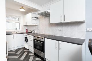Cosy Semidetached Home - - 7