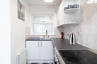 Cosy Semidetached Home - 2