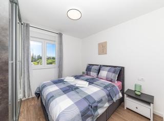 Elegant Kastel Novi Apartment with Sea View Balcony - Kaštela - 2