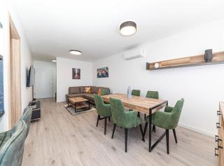 Elegant Kastel Novi Apartment with Sea View Balcony - Kaštela - 5