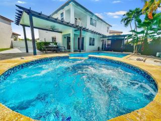 Luxe Villa 5BR I Pool Jacuzzi Fire Pit Piano - Miami - 9