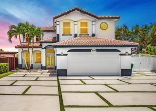 Luxe Villa 5BR I Pool Jacuzzi Fire Pit Piano - Miami - 1