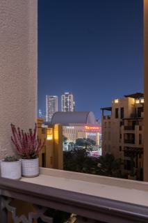 New Old Town Burj Khalifa View Apartment with 1 Bedroom and extra Powder Room - 4