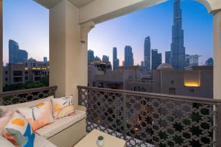New Old Town Burj Khalifa View Apartment with 1 Bedroom and extra Powder Room - 6