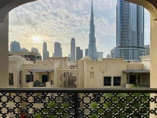 New Old Town Burj Khalifa View Apartment with 1 Bedroom and extra Powder Room - 8