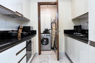 FIRST CLASS 1BR Captivating City Views - 4