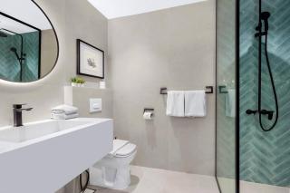 Burj Khalifa View 2BR Steps from Dubai Mall & Metro - 5