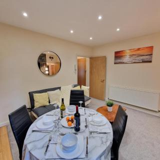 Kenilworth Modern Apartment with 2 Bedrooms - 6