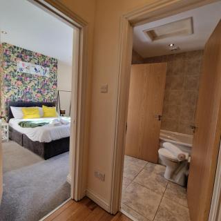 Kenilworth Modern Apartment with 2 Bedrooms - 3