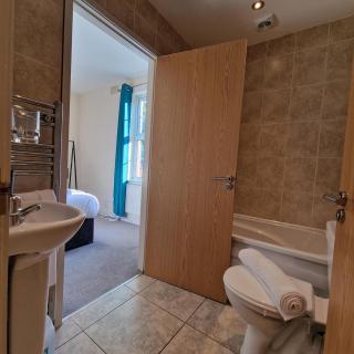 Kenilworth Modern Apartment with 2 Bedrooms - 1