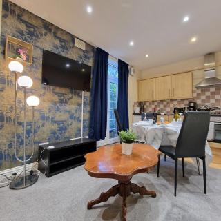 Kenilworth Modern Apartment with 2 Bedrooms - 0