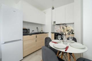 Jasny Apartament Blisko Lotniska Ławica w Poznaniu by Noclegi Renters - Poznań - 8