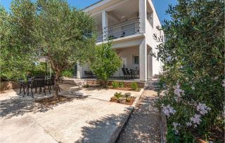 2 Bedroom Cozy Apartment In Zaboric - 0