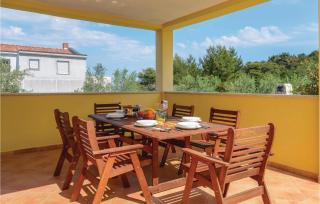 Two-Bedroom Holiday Home In Liznjan - 9