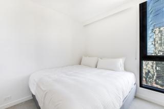 Modern Nomads Spacious Modern 2BR Urban Retreat with View - Melbourne - 3
