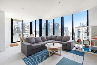 Modern Nomads Spacious Modern 2BR Urban Retreat with View - Melbourne - 9
