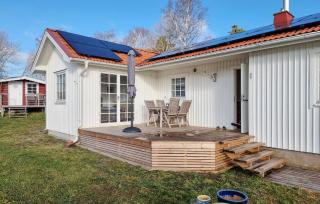 Cozy Home In Kållekärr With Wifi - - 1