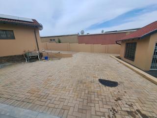 Selina Guesthouse - 2