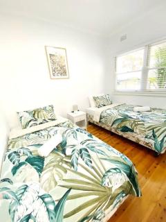 3-Bedroom House near Train Station with Netflix - Revesby - 8